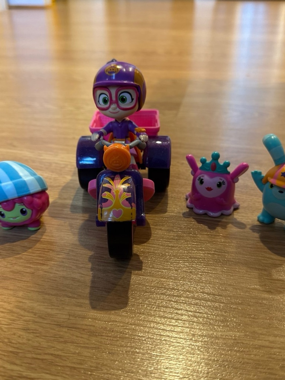 Abby Hatcher Purple Trike Playset with Matching Rider Three Collectible Friends